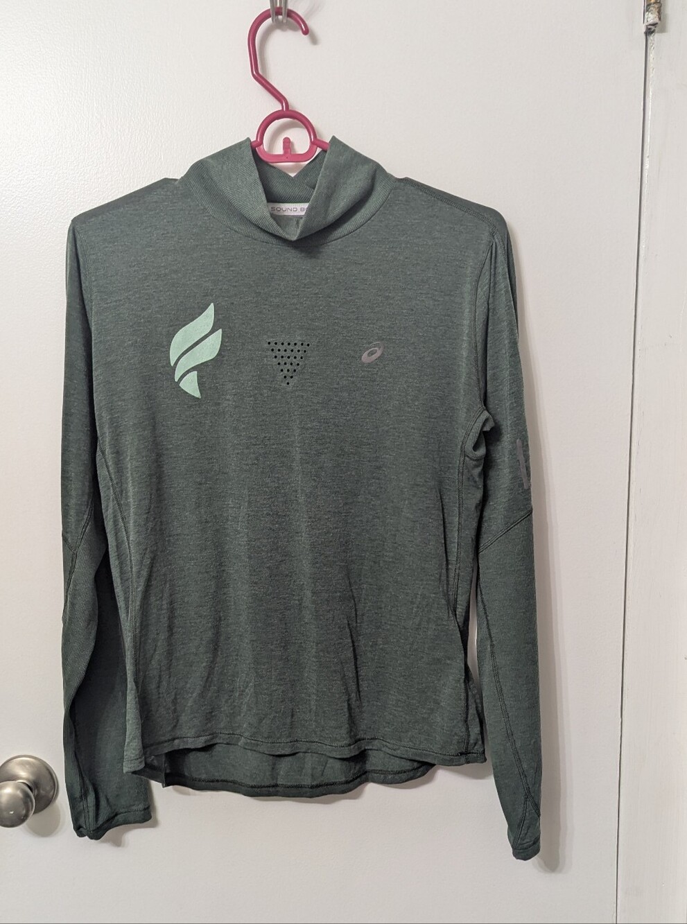 Asics Women's Turtleneck Shirt - Size M
